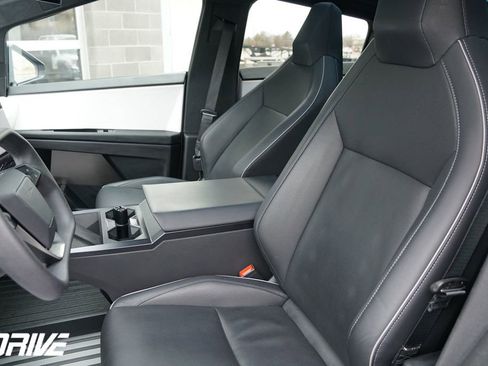 Used 2024 Tesla Cybertruck AWD Crew Cab image 18