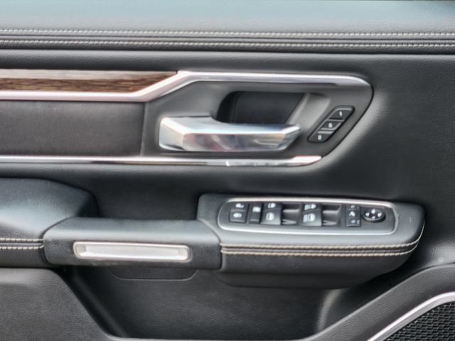 Used 2019 RAM 1500 Laramie AWD/4WD image 11