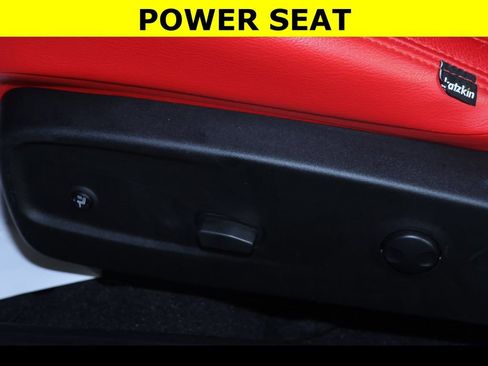 Used 2022 Dodge Challenger R/T w/ Driver Convenience Group image 6