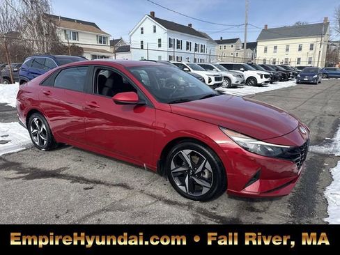 Used 2023 Hyundai Elantra SEL w/ Convenience Package image 2