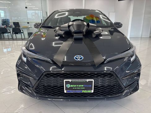 Used 2025 Toyota Corolla SE w/ Convenience Package FWD image 2