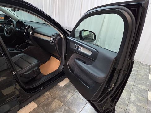 Used 2023 Volvo XC40 B5 Core AWD/4WD image 12