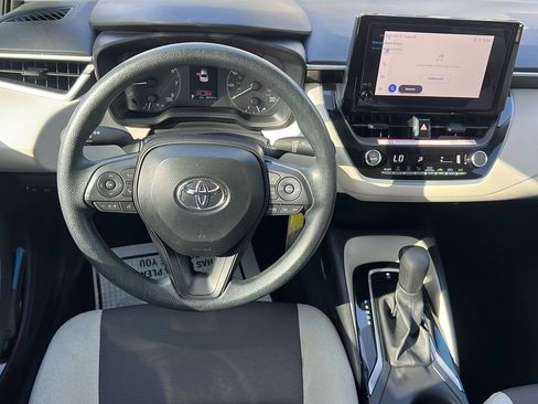 Used 2025 Toyota Corolla LE FWD image 11