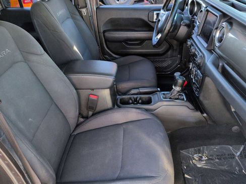 Used 2022 Jeep Wrangler Unlimited Sahara w/ Cold Weather Group image 22