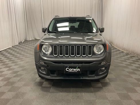 Used 2017 Jeep Renegade Latitude AWD/4WD image 3