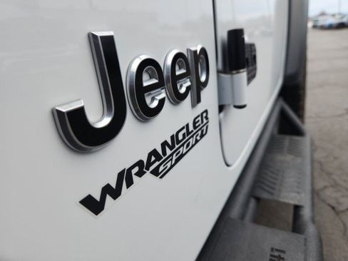 Used 2018 Jeep Wrangler Sport image 11