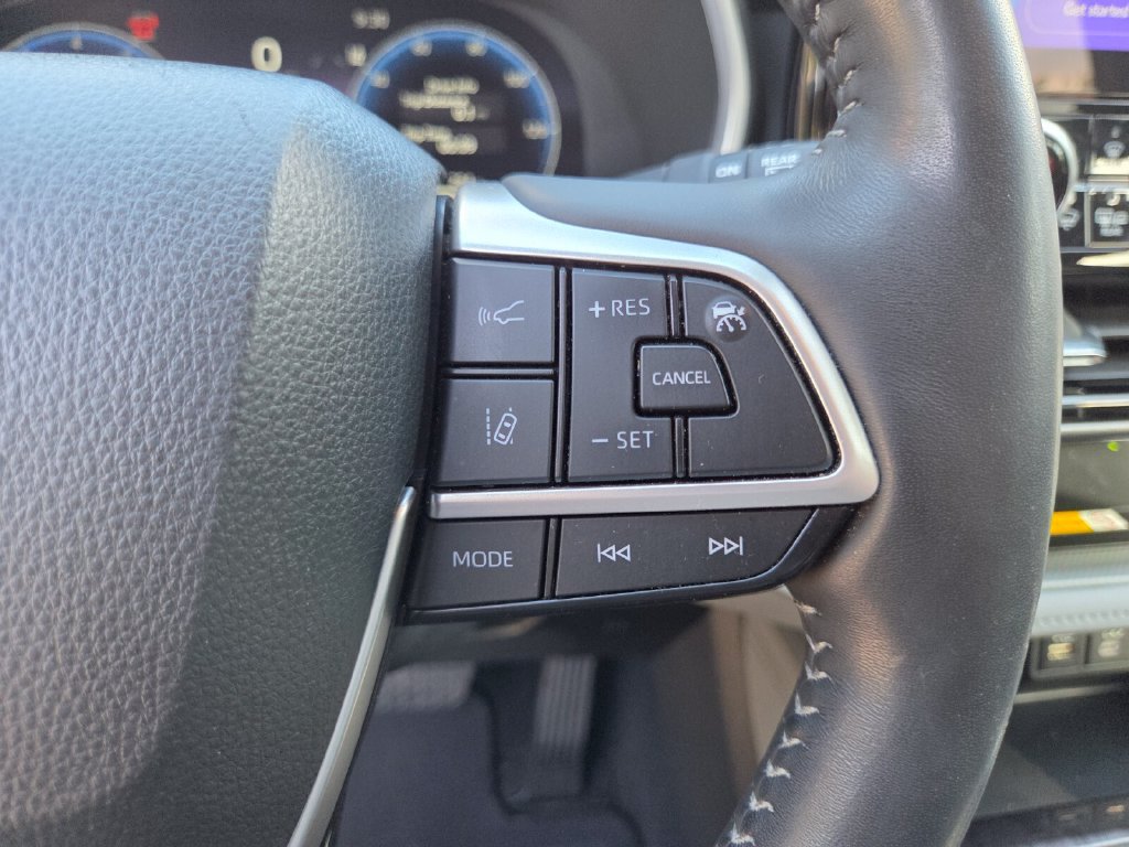 Used 2025 Toyota Highlander Limited AWD/4WD image 33
