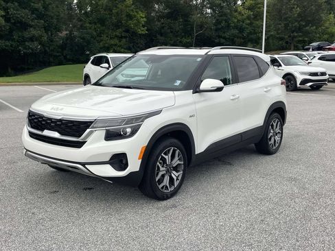Used 2023 Kia Seltos EX AWD/4WD image 3