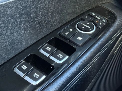 Used 2016 Kia Sorento SX image 24