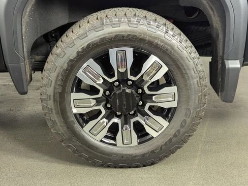 Used 2025 GMC Sierra 2500 Denali w/ Technology Package AWD/4WD image 12
