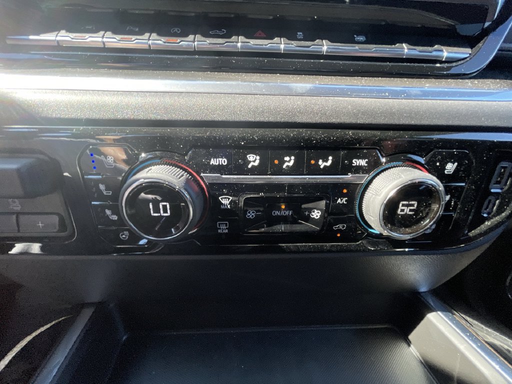 Used 2026 Chevrolet Silverado 1500 High Country AWD/4WD image 36