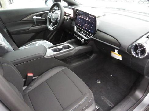 New 2026 Chevrolet Equinox EV LT image 13