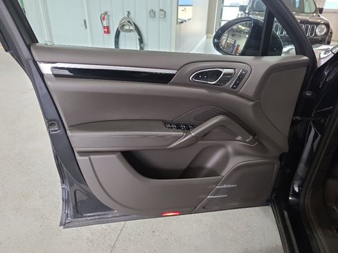 Used 2016 Porsche Cayenne Diesel image 10
