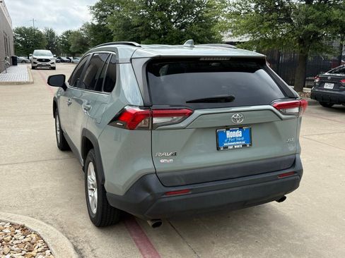 Used 2019 Toyota RAV4 XLE w/ Convenience Package image 3