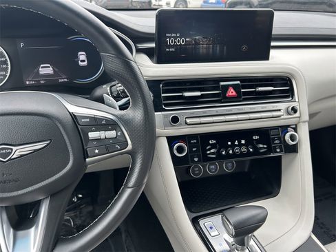 Used 2025 Genesis G70 2.5T image 17