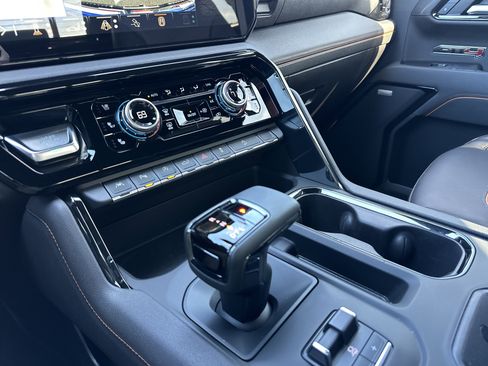 Used 2025 GMC Sierra 1500 AT4 w/ AT4 Premium Package image 33