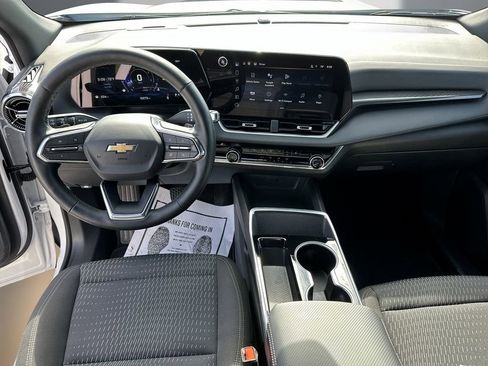 Used 2025 Chevrolet Equinox LT FWD image 16
