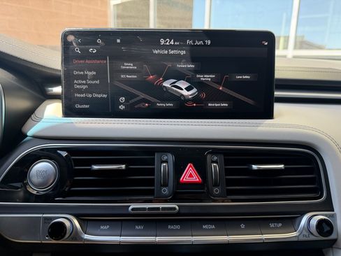 Used 2022 Genesis G70 3.3T RWD image 23