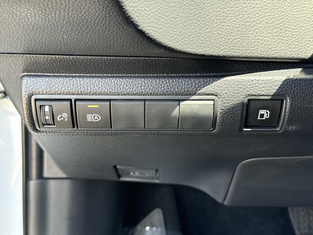 Used 2023 Toyota Corolla LE FWD image 39