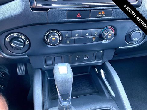 Used 2022 Nissan Frontier SV AWD/4WD image 16