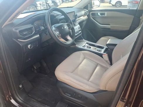Certified 2022 Ford Explorer XLT w/ Equipment Group 202A image 16