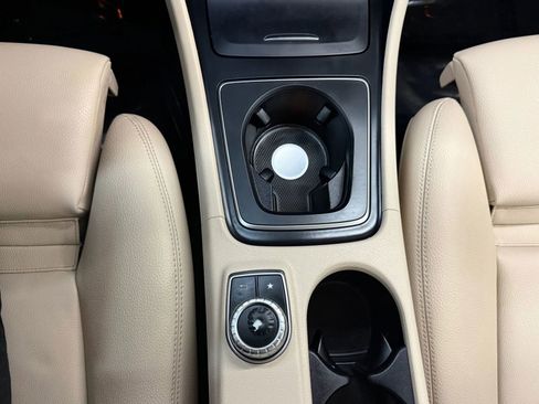 Used 2017 Mercedes-Benz GLA 250 image 36