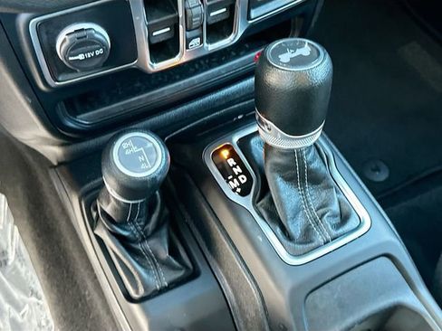 Used 2024 Jeep Wrangler Sport S image 16