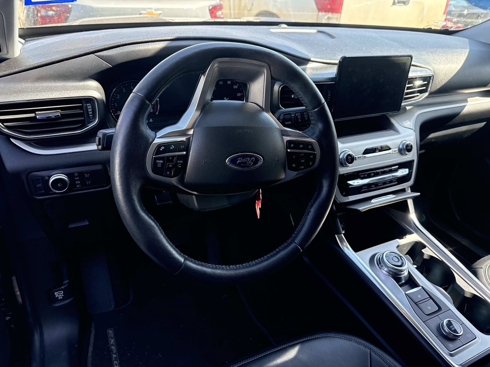 Used 2022 Ford Explorer XLT w/ Equipment Group 202A AWD/4WD image 6