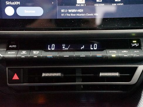 Used 2025 Toyota Camry SE w/ Multimedia Upgrade Package image 21