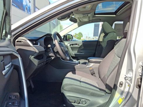 Used 2025 Toyota RAV4 XLE w/ Convenience Package AWD/4WD image 9