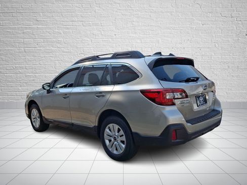 Used 2018 Subaru Outback 2.5i Premium AWD/4WD image 4