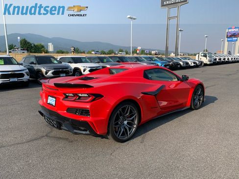 Used 2024 Chevrolet Corvette Z06 RWD image 7