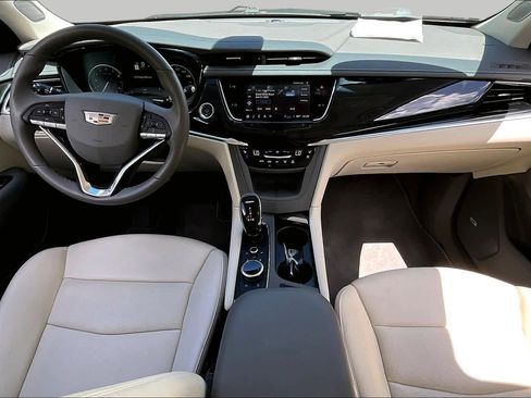 Used 2024 Cadillac XT6 Premium Luxury FWD image 16