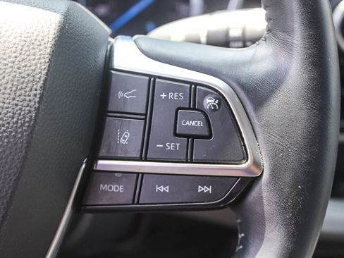 Used 2021 Toyota Highlander XLE AWD/4WD image 34