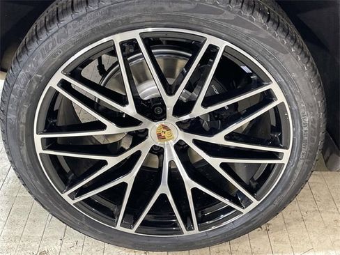 Used 2022 Porsche Macan image 13