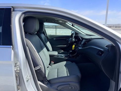 Certified 2017 Chevrolet Impala LT w/ Convenience Package image 11