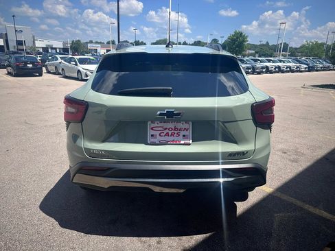 Used 2024 Chevrolet Trax ACTIV w/ Sunroof Package FWD image 6