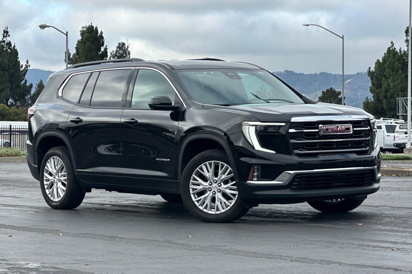 Used 2026 GMC Acadia Elevation w/ Elevation Premium Package FWD image 2