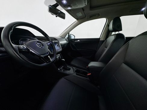 Used 2020 Volkswagen Tiguan SE w/ Panoramic Sunroof Package FWD image 21