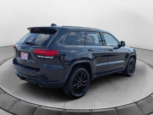 Used 2018 Jeep Grand Cherokee Altitude AWD/4WD image 3