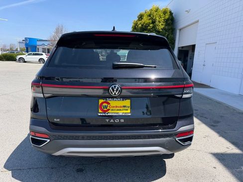 New 2026 Volkswagen Taos SE FWD image 5