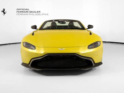 Used 2021 Aston Martin V8 Vantage Roadster image 2