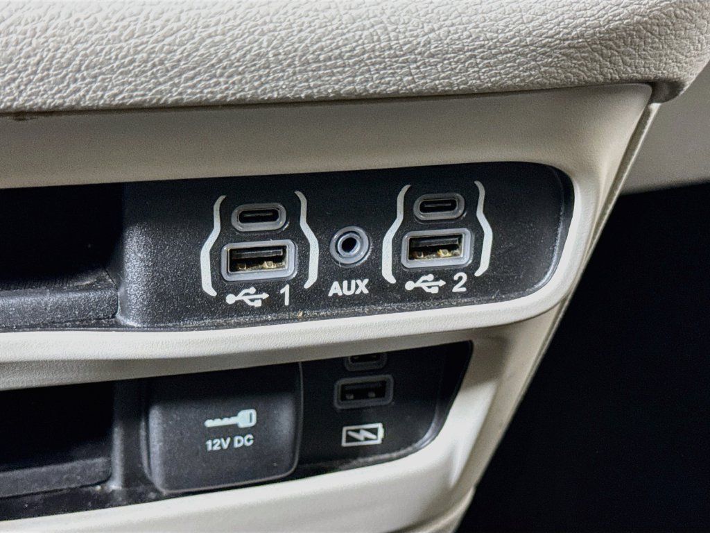 Used 2022 Chrysler Pacifica Touring-L FWD image 20