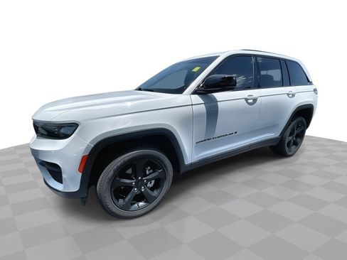 Used 2023 Jeep Grand Cherokee Altitude image 1
