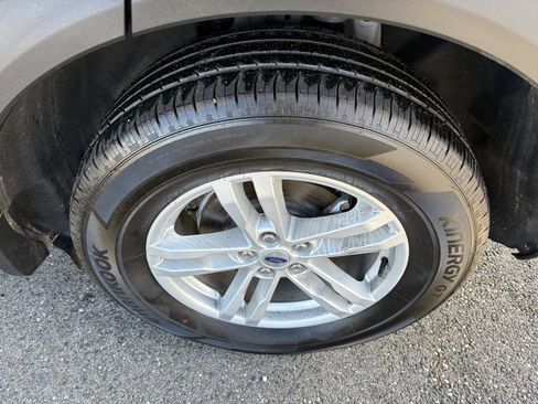 Used 2023 Ford Explorer XLT image 13