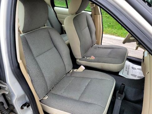 Used 2011 Ford Crown Victoria Police Interceptor w/ Comfort & Convenience Group image 35