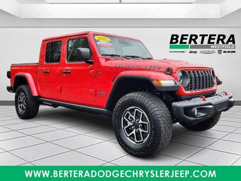 Certified 2025 Jeep Gladiator Rubicon AWD/4WD image 1