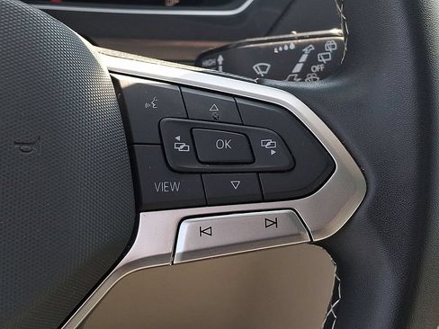 Used 2023 Volkswagen Tiguan SE w/ Panoramic Sunroof Package FWD image 19