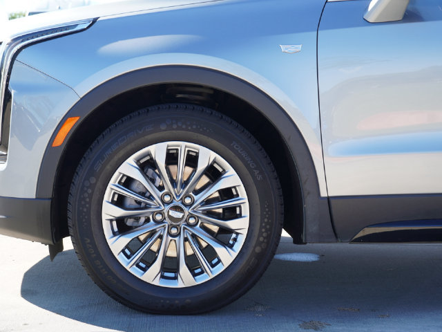 Used 2025 Cadillac XT4 Premium Luxury FWD image 9