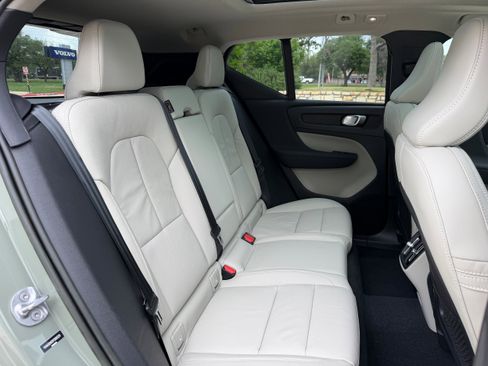 Certified 2023 Volvo XC40 B4 Plus w/ Driver Assist Package FWD image 12
